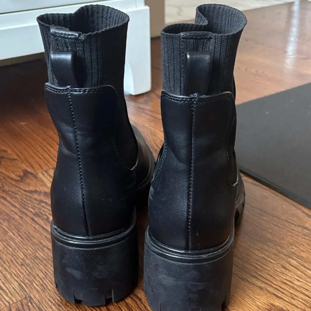 Black Steve Madden Chelsea Ankle Boots - Picture 4 of 9
